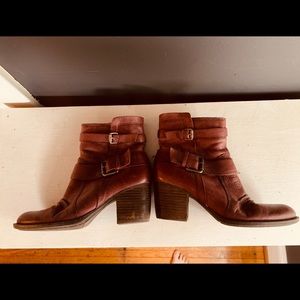 Naya ankle boots with straps